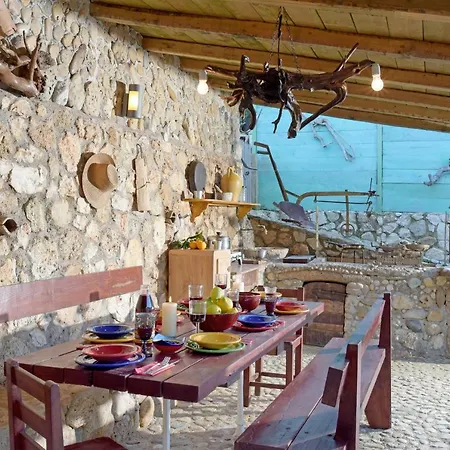 Glavounos House *